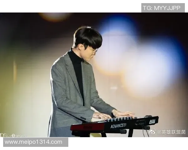 Faker惊艳亮相电视节目现场展示精湛钢琴才艺引发热议